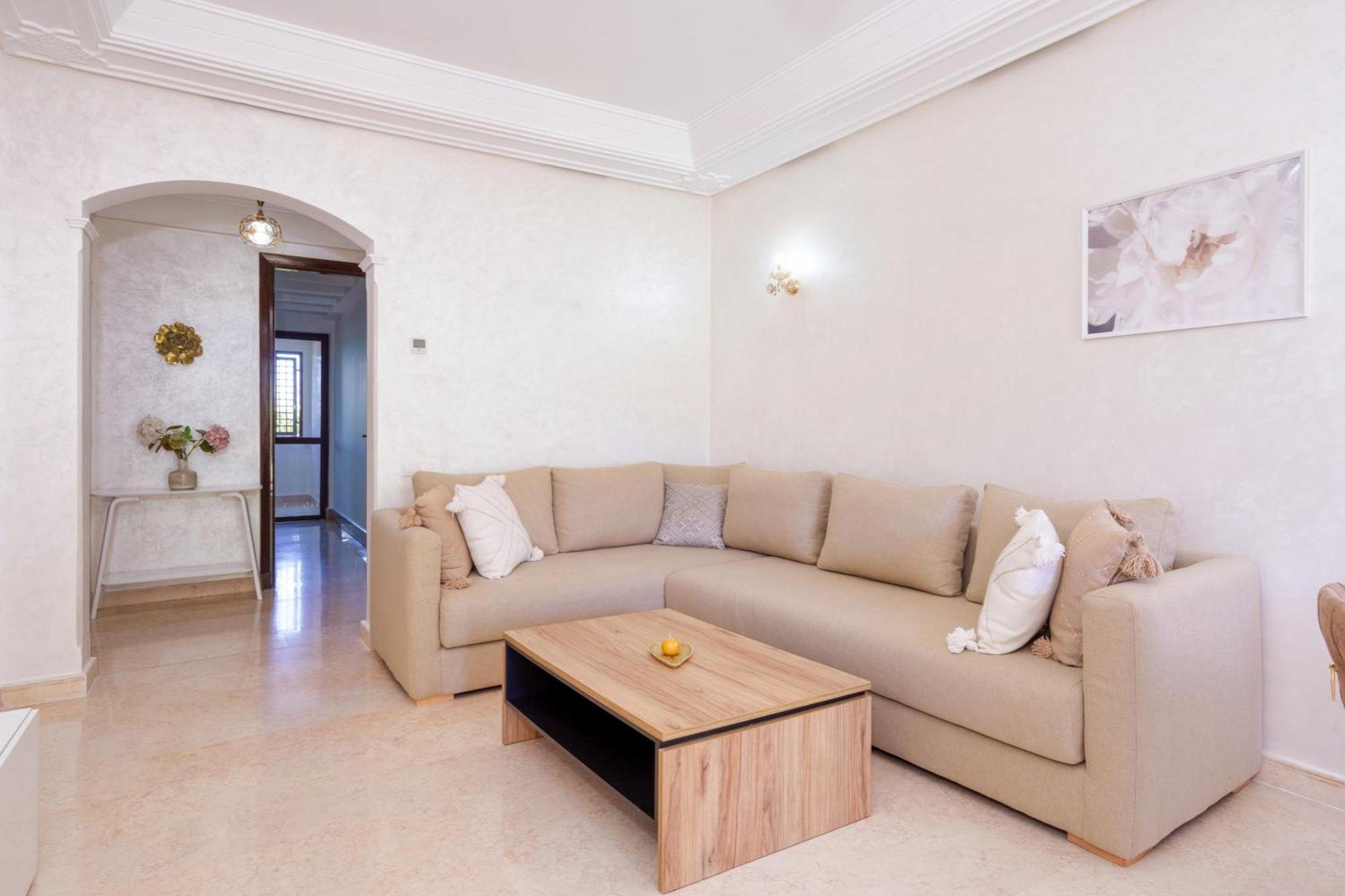 Green Oasis Poolside Luxury App Appartement