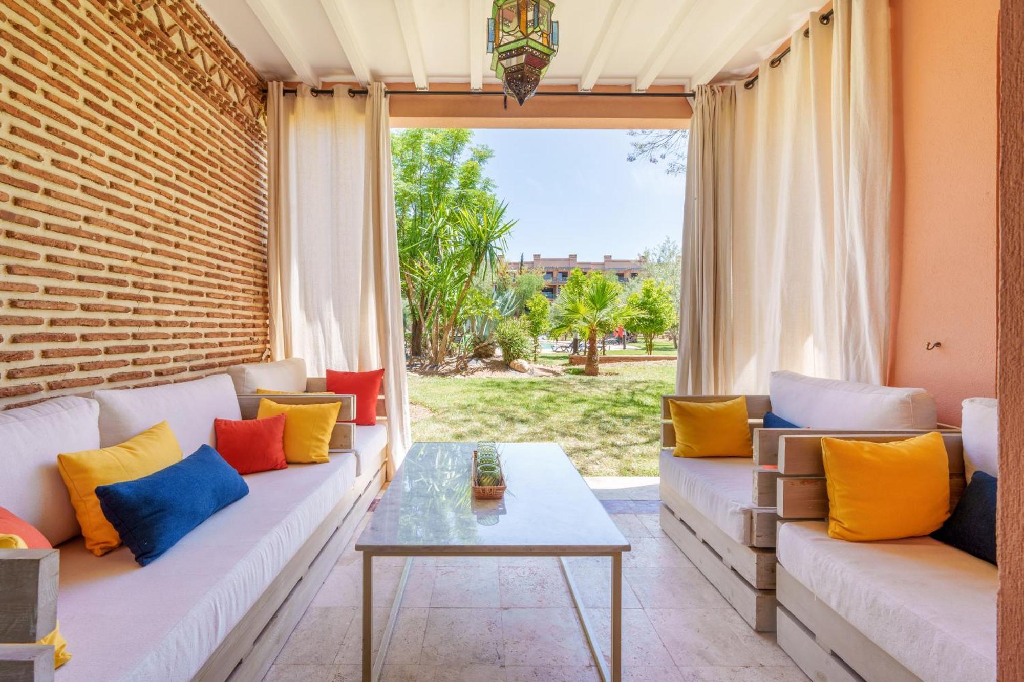 Green Oasis Poolside Luxury App Appartement *