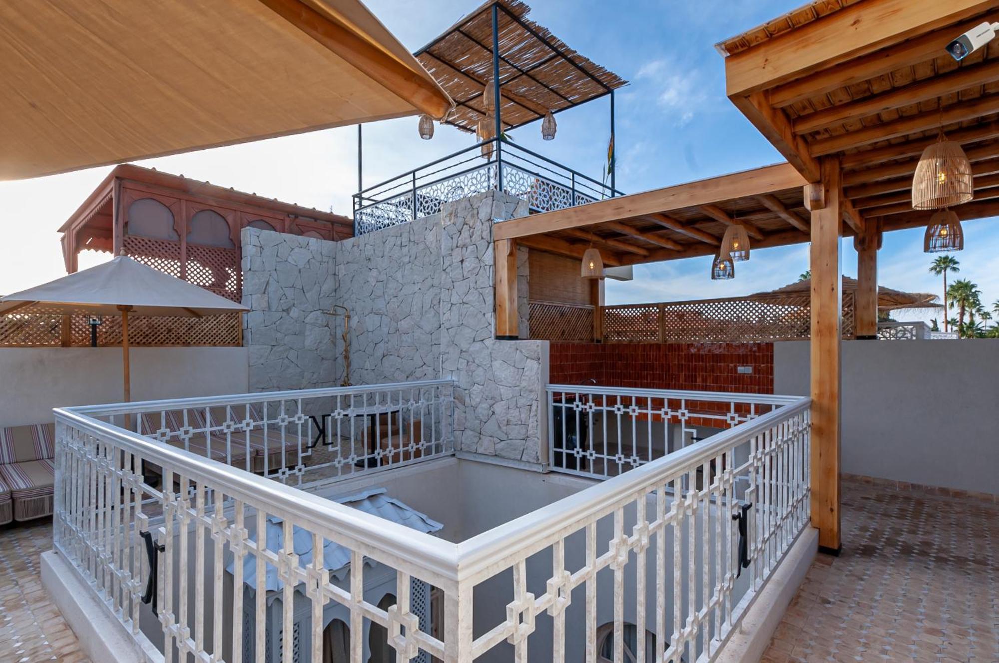 K-white Guest house *