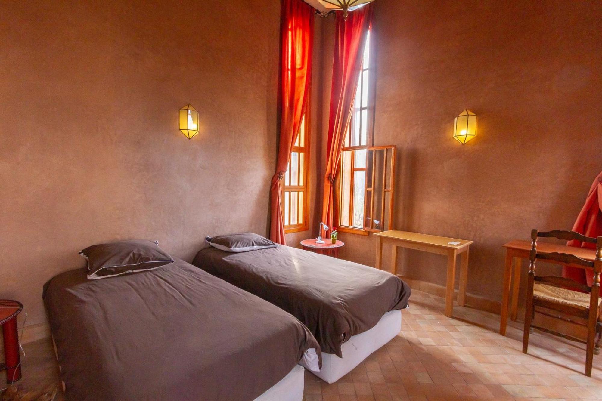 Authentic Family House In The Palm Grove