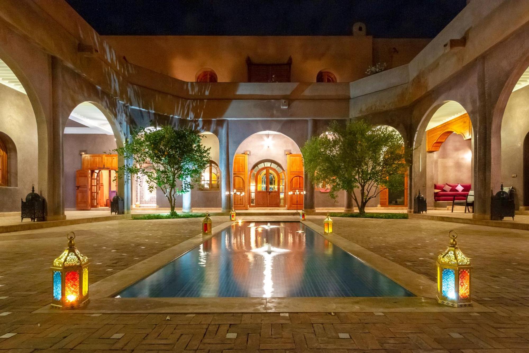 Authentic Family House In The Palm Grove *