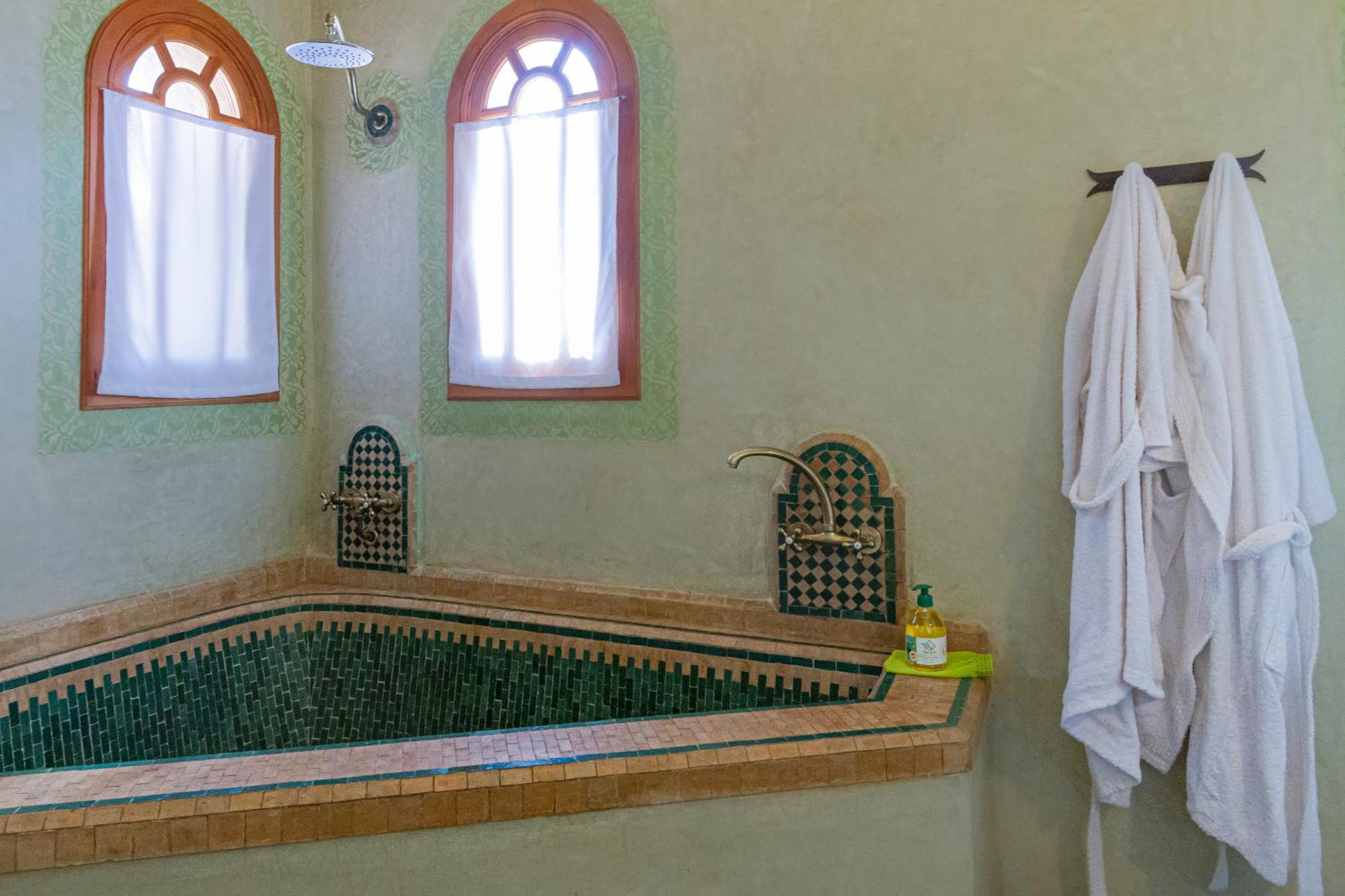 Authentic Family House In The Palm Grove Villa