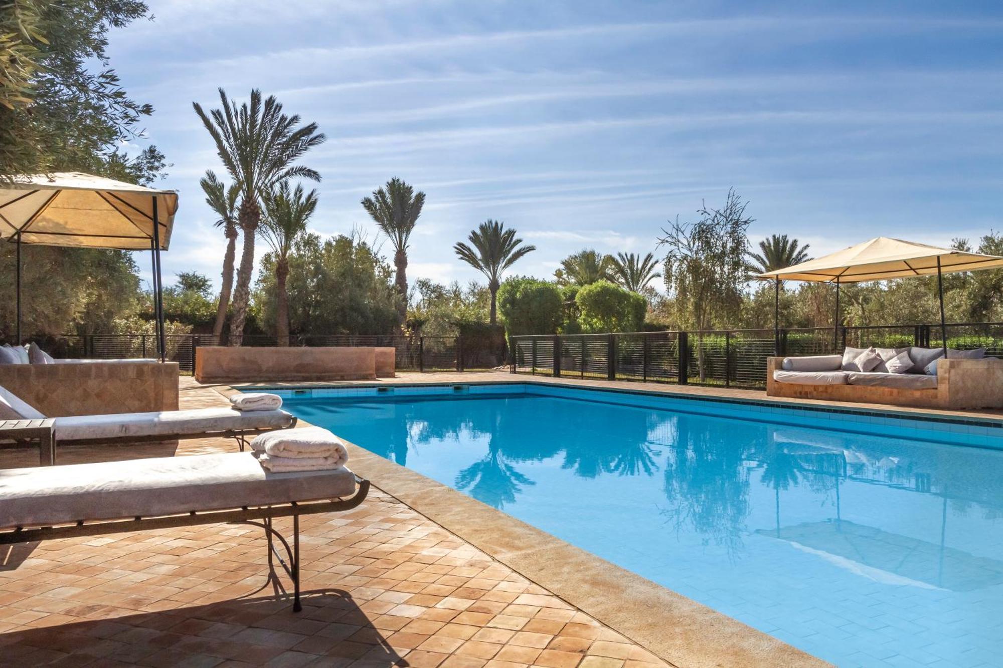 Authentic Family House In The Palm Grove