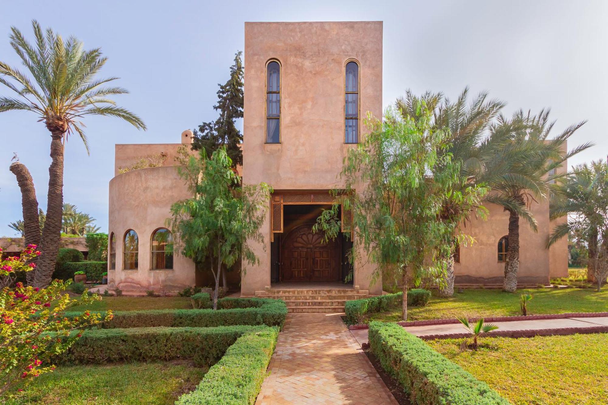 Villa Authentic Family House In The Palm Grove