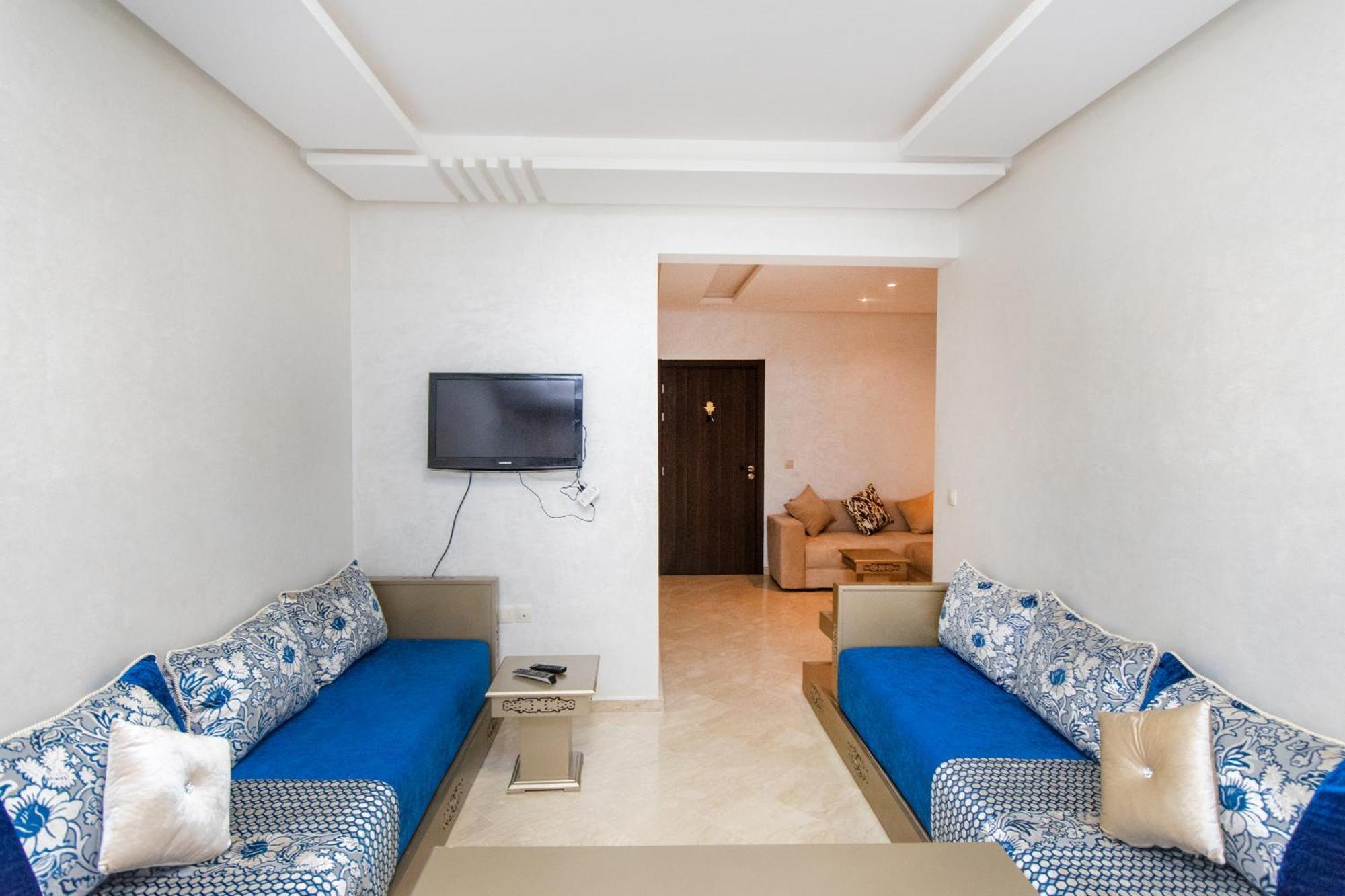 Appartement 10 Min Menara Airport, Con Piscina