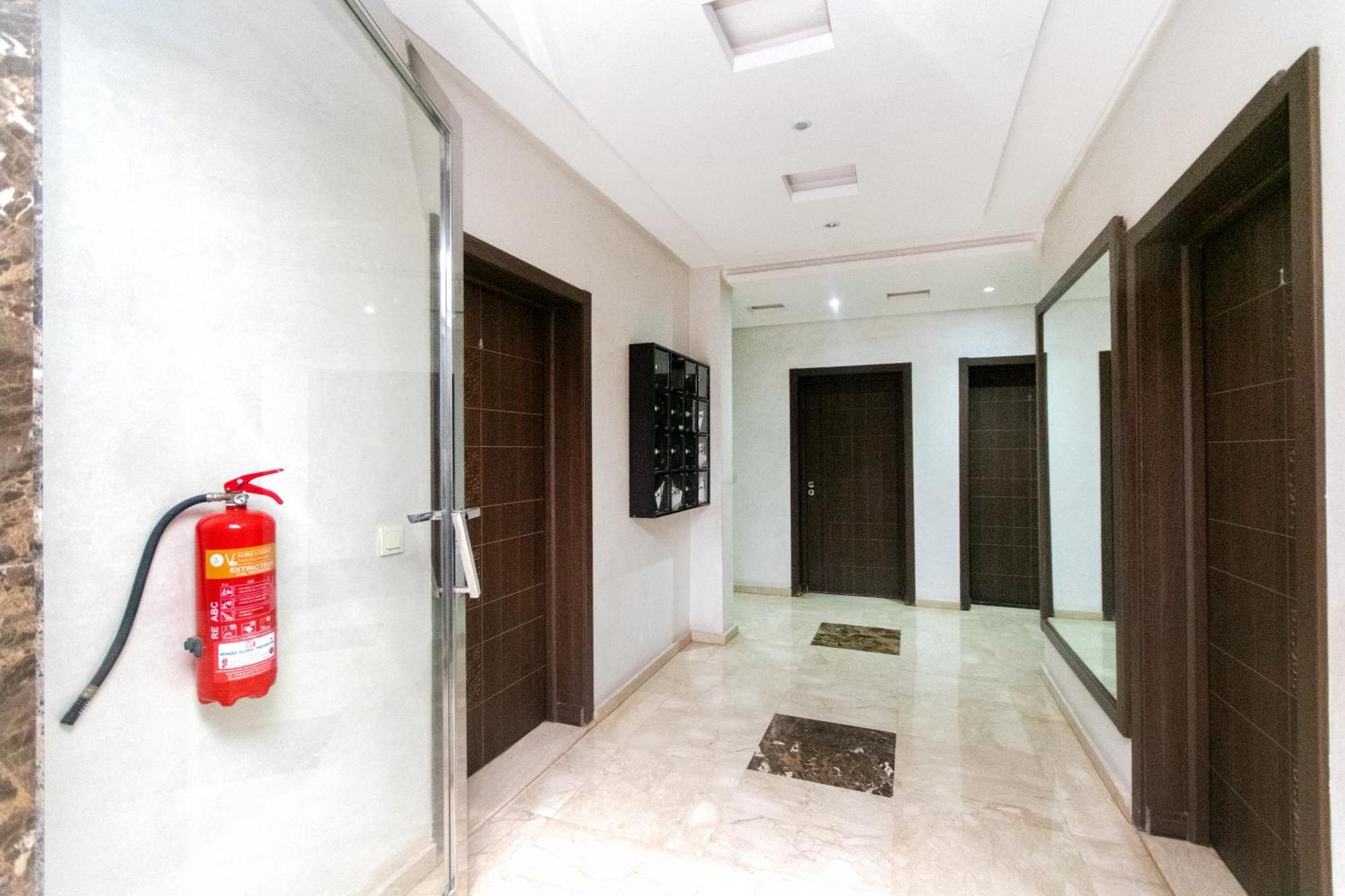 10 Min Menara Airport, Con Piscina Appartement