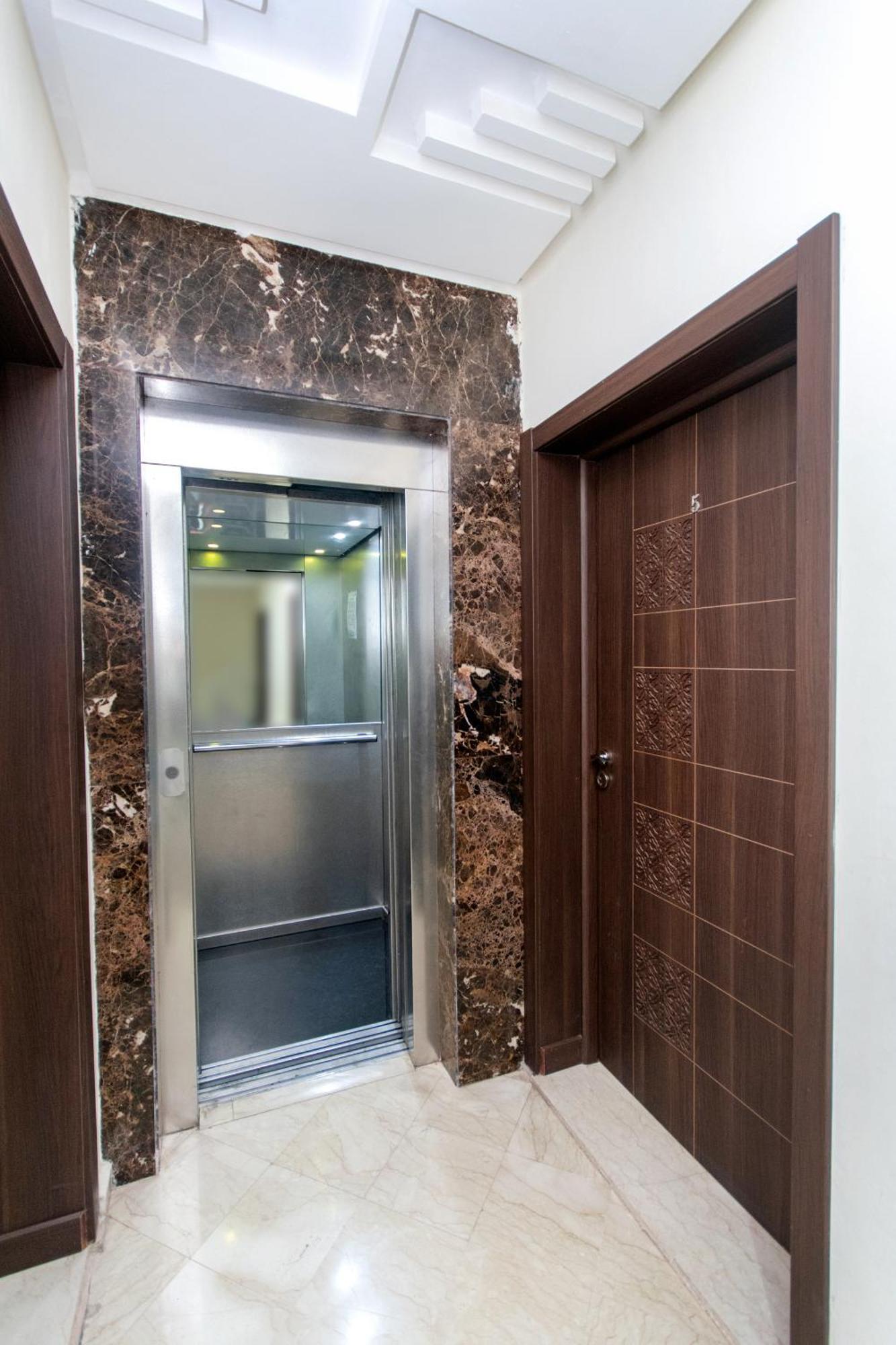 10 Min Menara Airport, Con Piscina Appartement