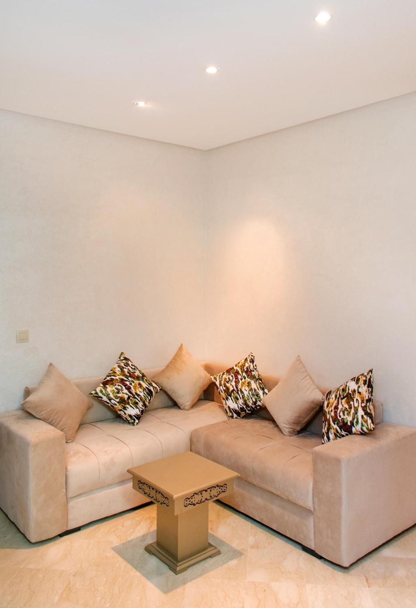 Appartement 10 Min Menara Airport, Con Piscina