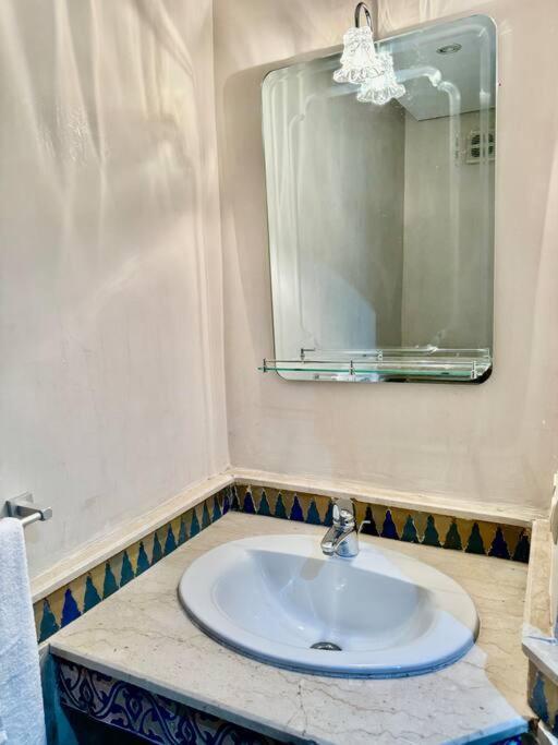 Beautiful Hivernage With Pool & Balcony, Near Attractions Appartement