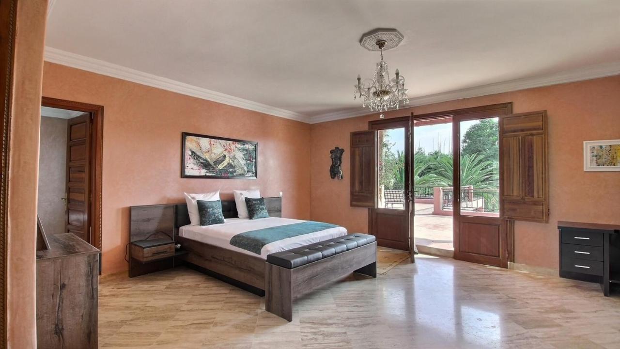 Dauphin Villa *