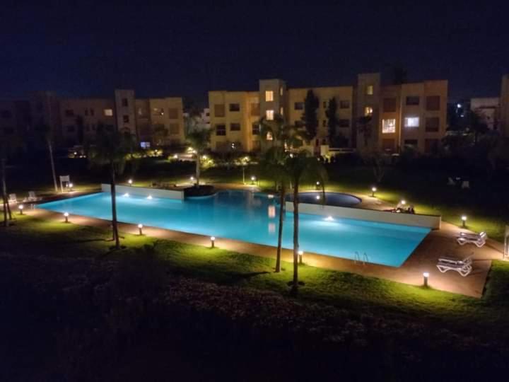 Avec Piscine Et Jardins *