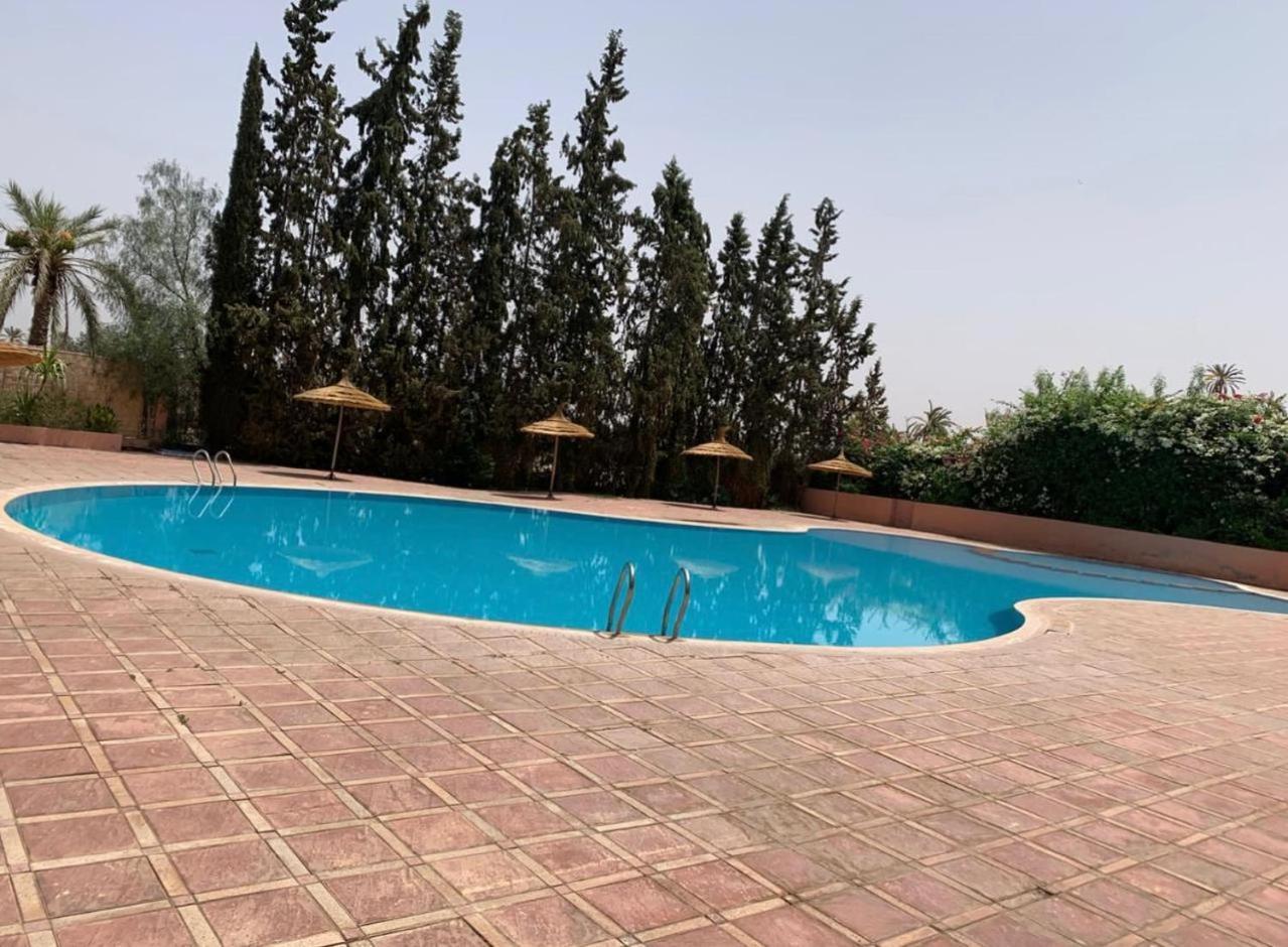 Superbe Equipe En Propre Avec Piscine *