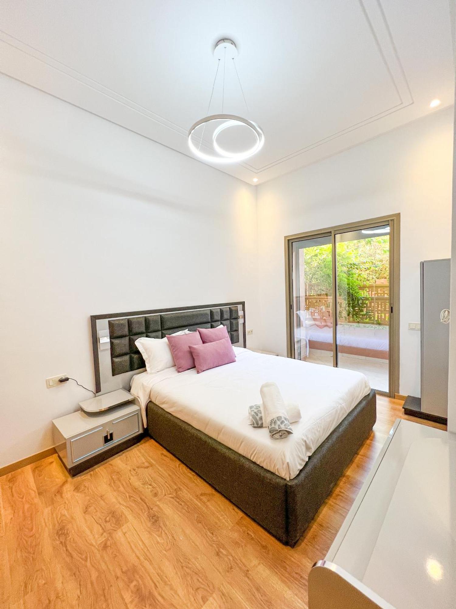 Appartement Modern Flat With Double Patio Right Next To Marrakech Center *