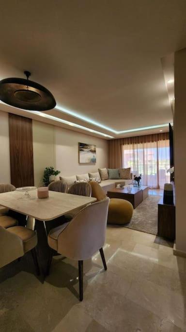 Appartement Luxueux Vue Sur Atlas Golf Et Piscine Marrakesh