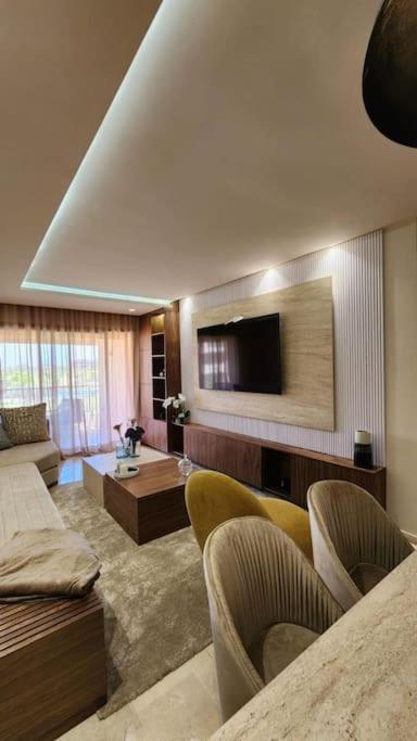 Appartement Luxueux Vue Sur Atlas Golf Et Piscine *