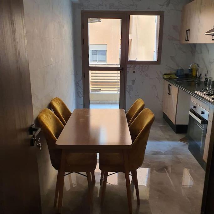 Pres Du Ibis Et Wazo Et Marjane Mall Appartement Marrakesh