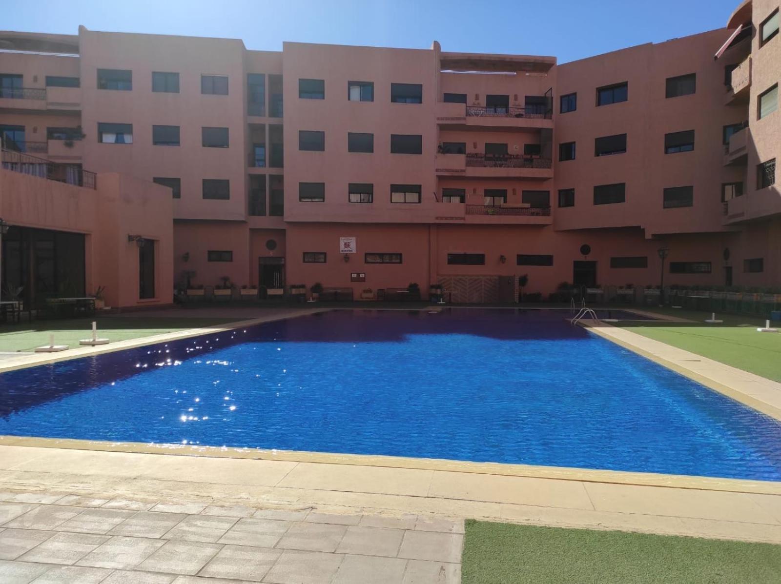 Apparemment Avec Piscine