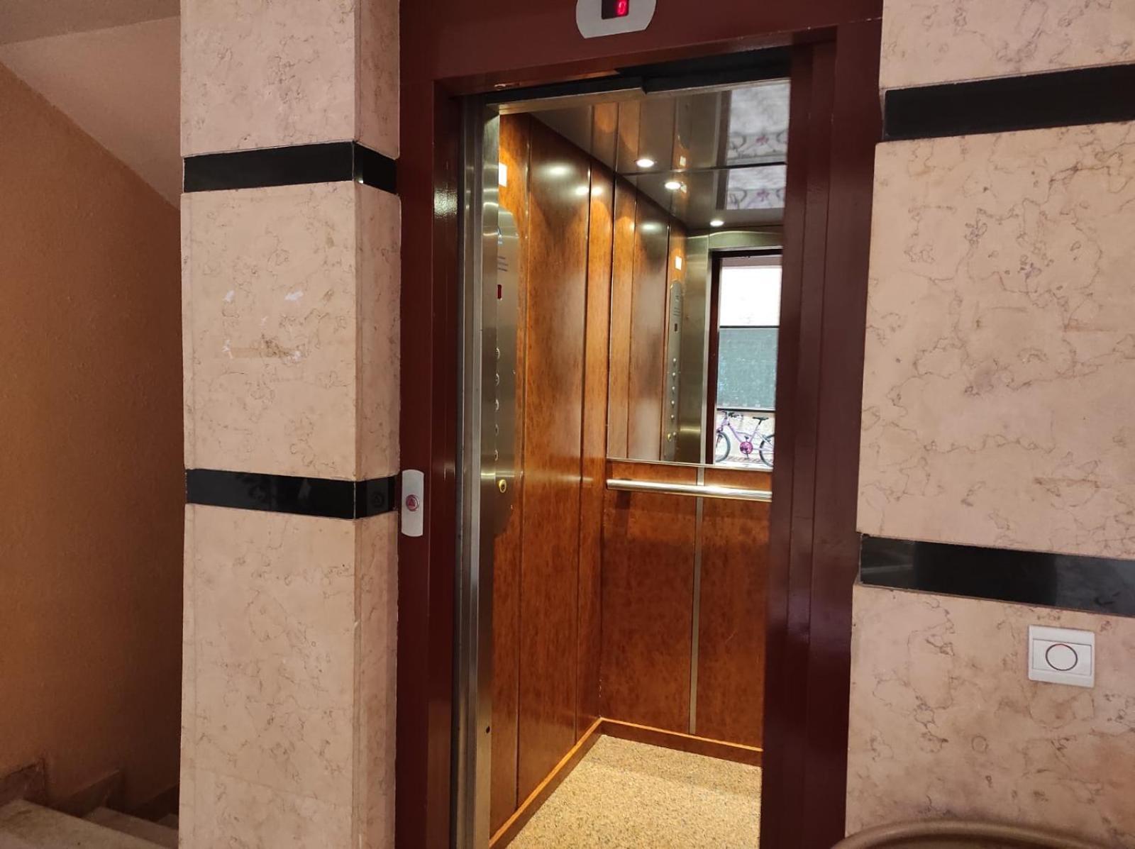 Apparemment Avec Piscine Appartement *