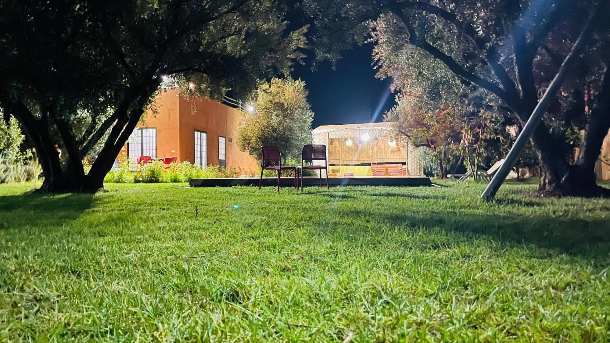 Du Jardin Secret, Terrain De 1200 M2 Villa *
