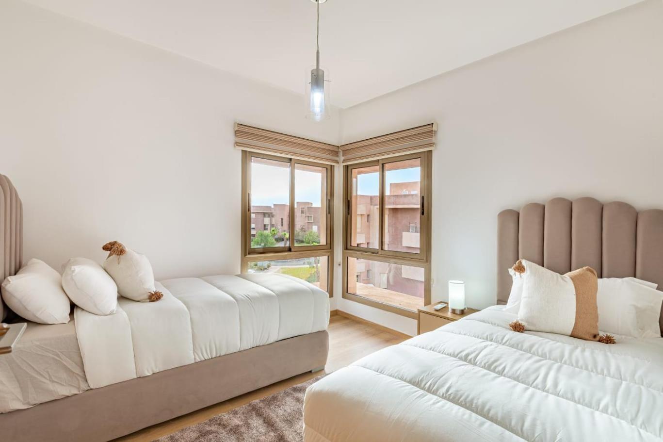 New! App Spacieux Avec Piscine Et Parking A Saphir Appartement *