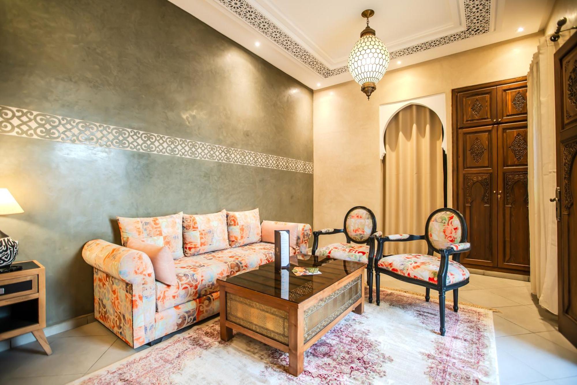 Mandana & Guest house *