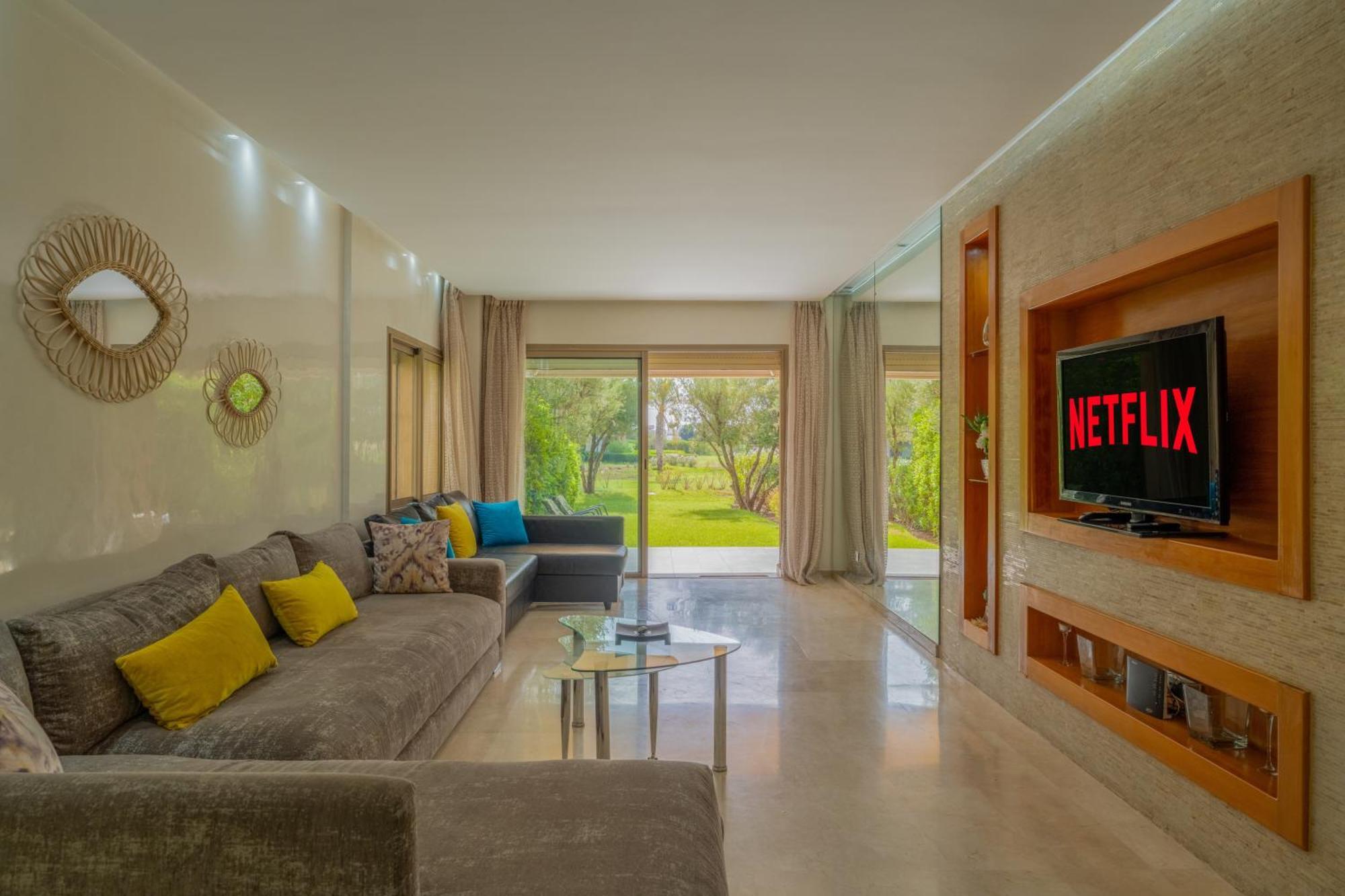 Luxury Xl Golf View Retreat Private Garden Apartment *