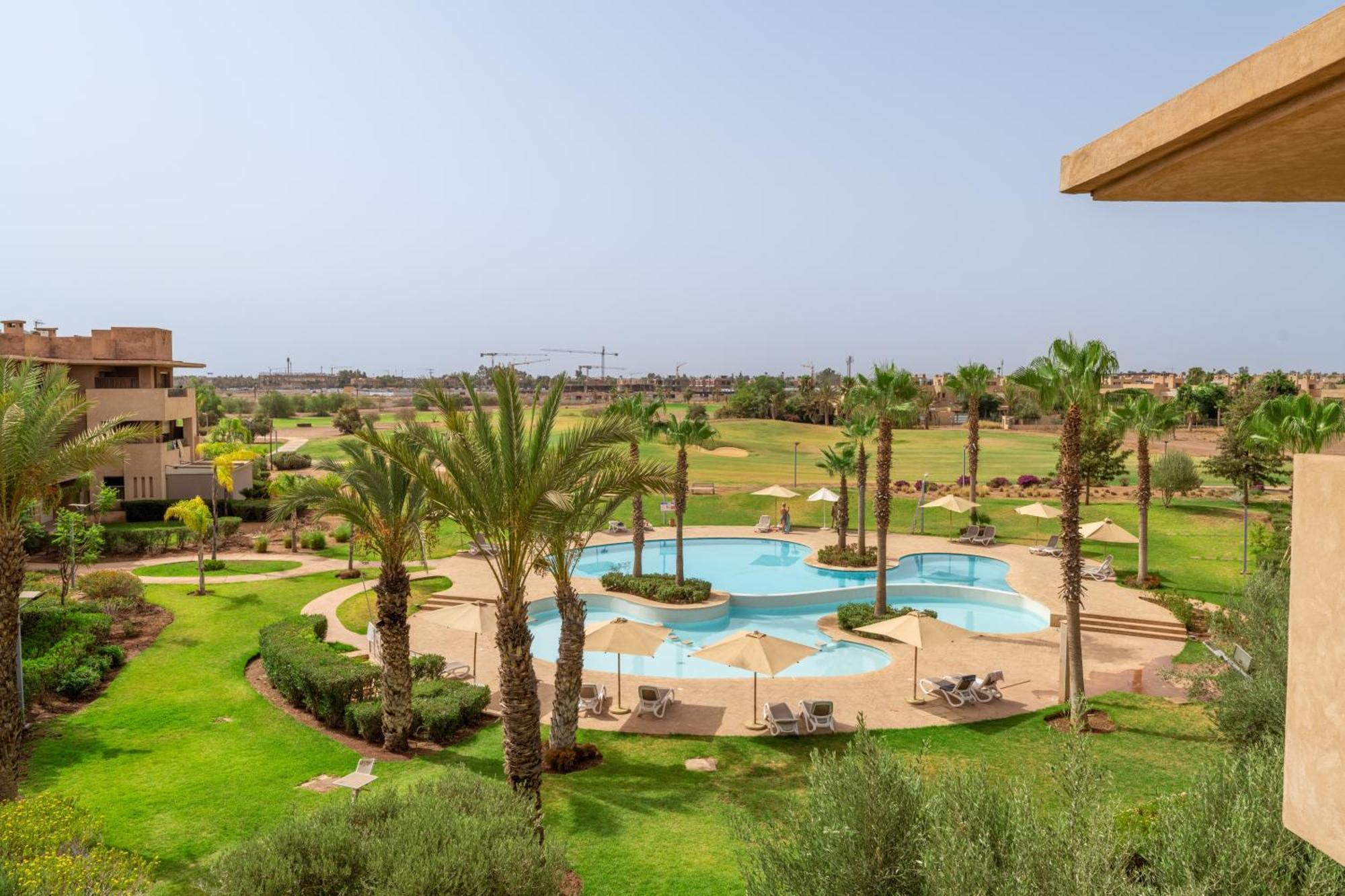 Relax Front Of Panoraview Pool Golf Atlas *