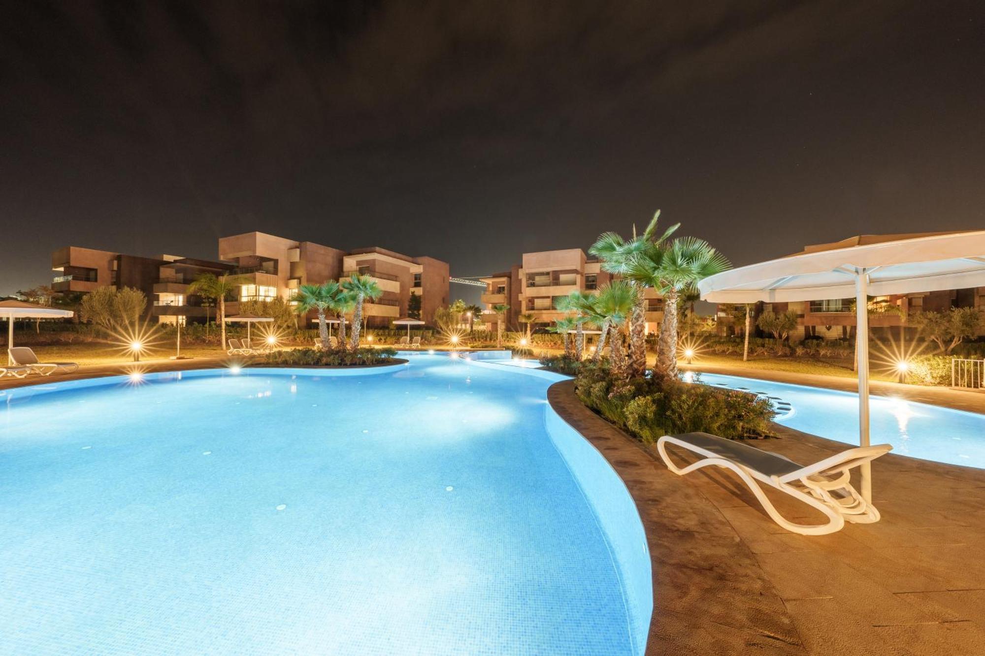 Relax Front Of Panoraview Pool Golf Atlas Appartement