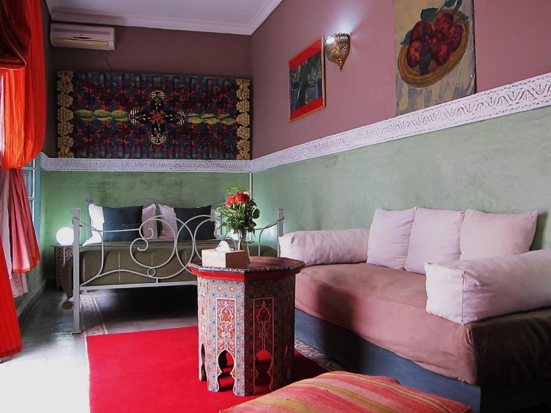 Maizie Riad 3*