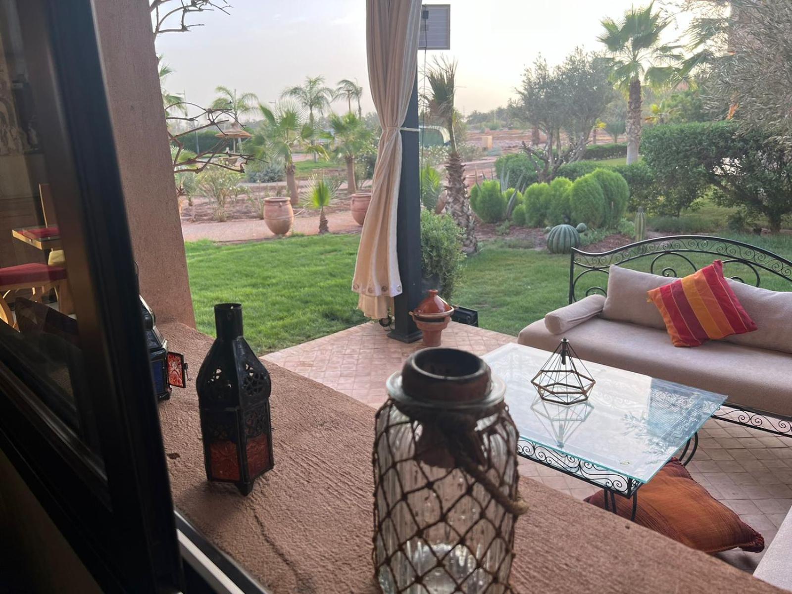 Elegant Avec Vue Sur Piscine Jardin Verdoyant Et Wifi Ultra Rapide
