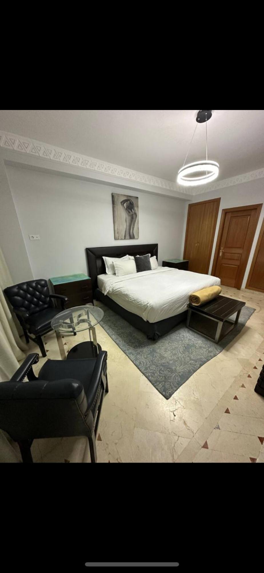 Lux Apt, Prime Location, Jacuzzi Apartment *