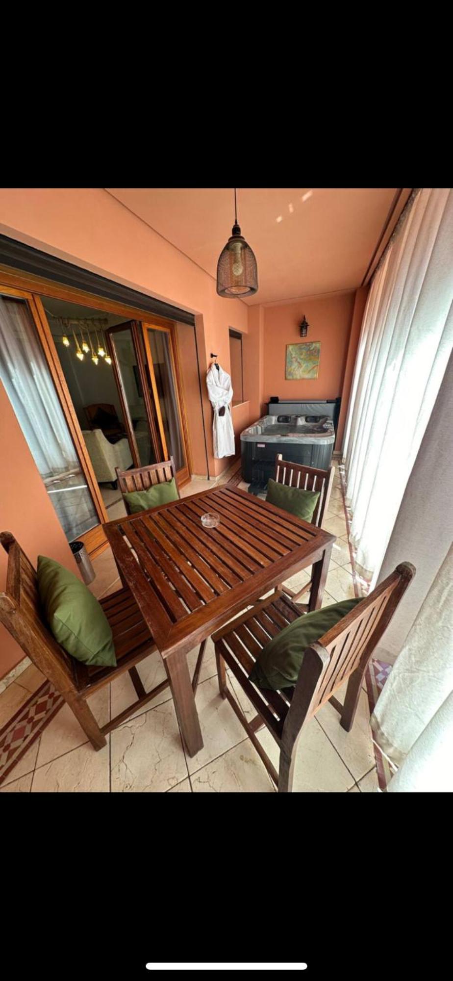 Lux Apt, Prime Location, Jacuzzi * Marrakesh