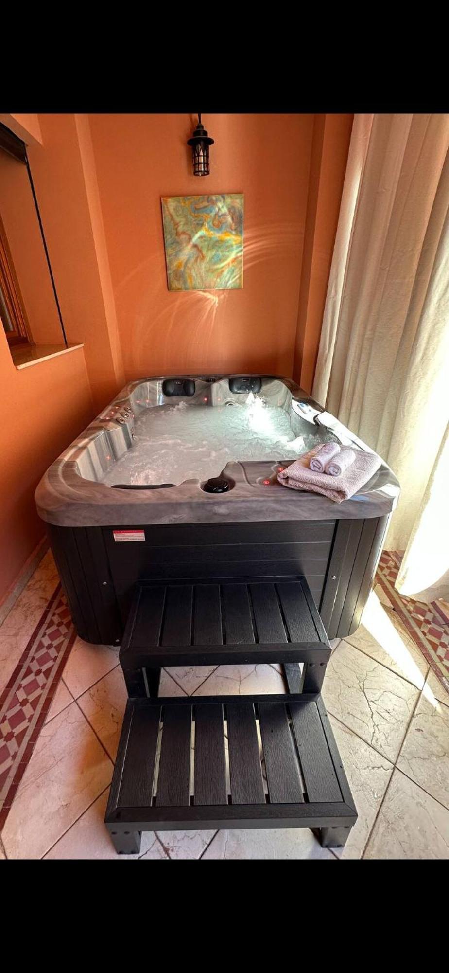 Lux Apt, Prime Location, Jacuzzi * Marrakesh