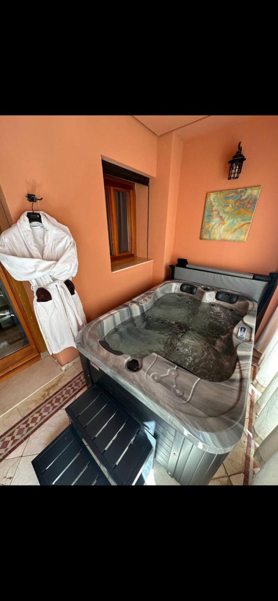 Apartamento Lux Apt, Prime Location, Jacuzzi *
