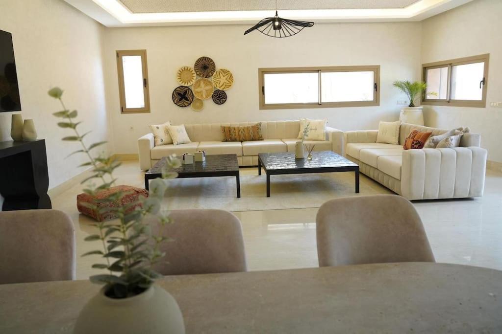 Orient Avec Piscine Privee 3 *