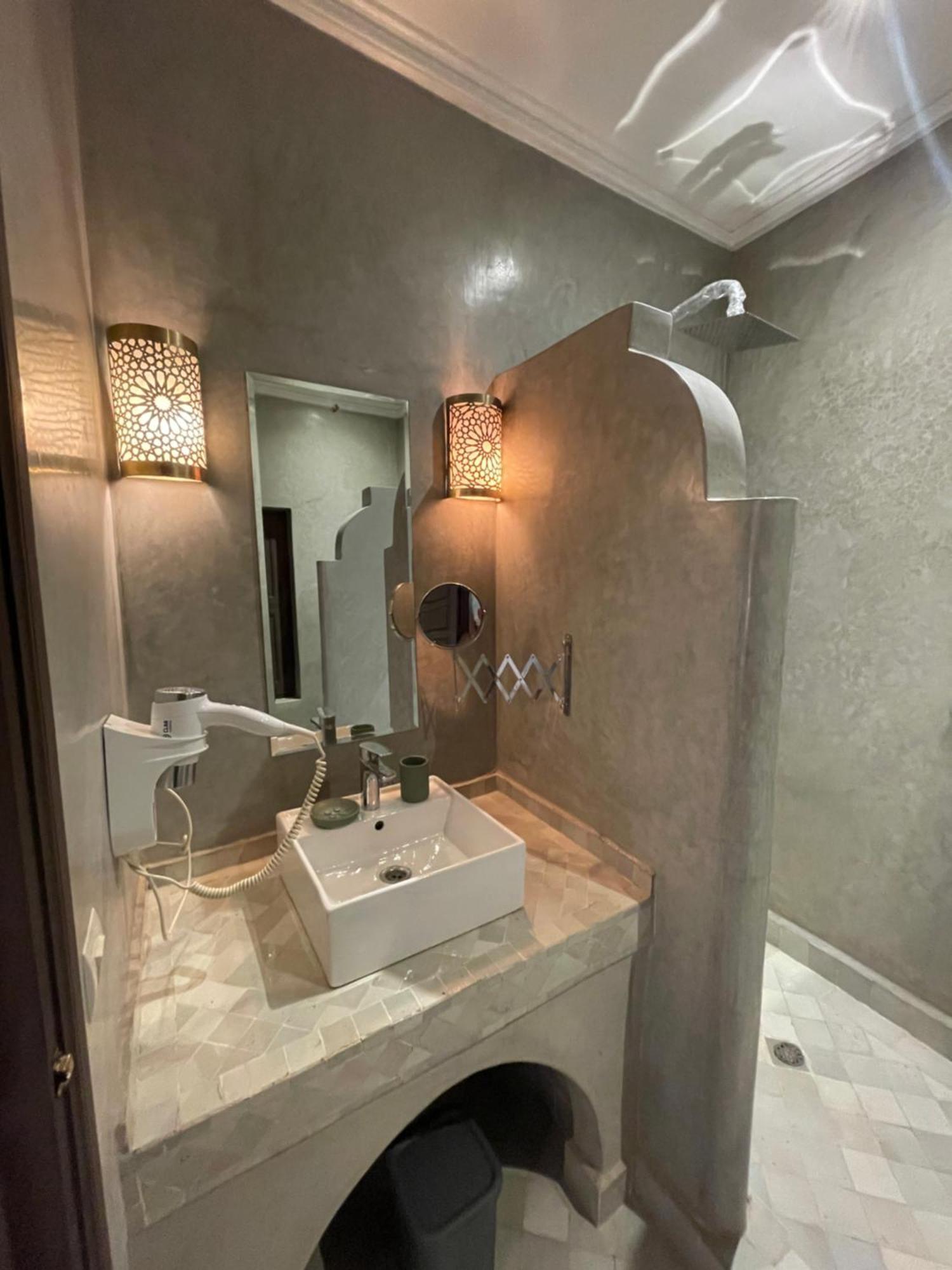 Couette-café Awatif Le 36