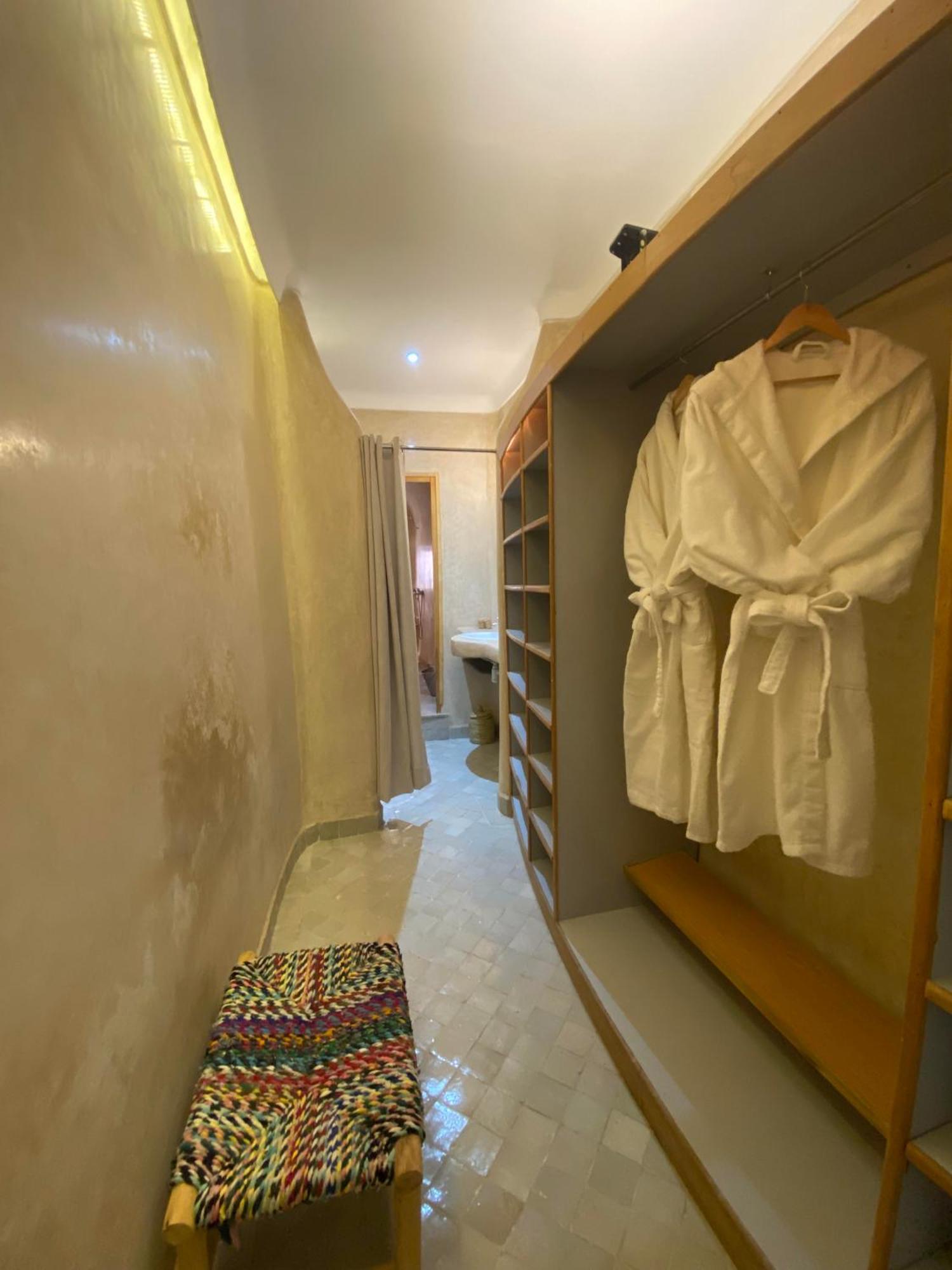 Dar Omi Zahra Riad *