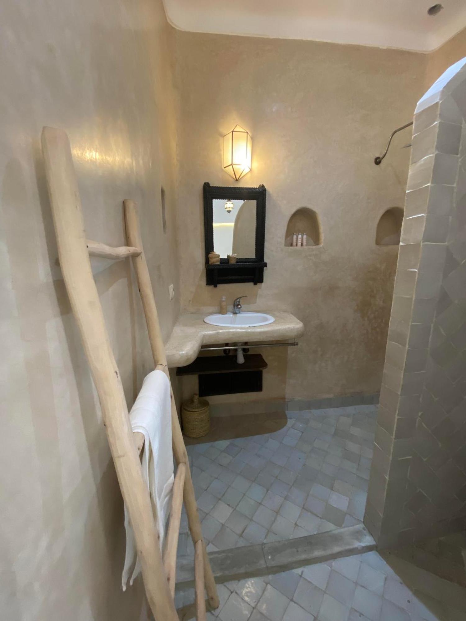 Dar Omi Zahra Riad *