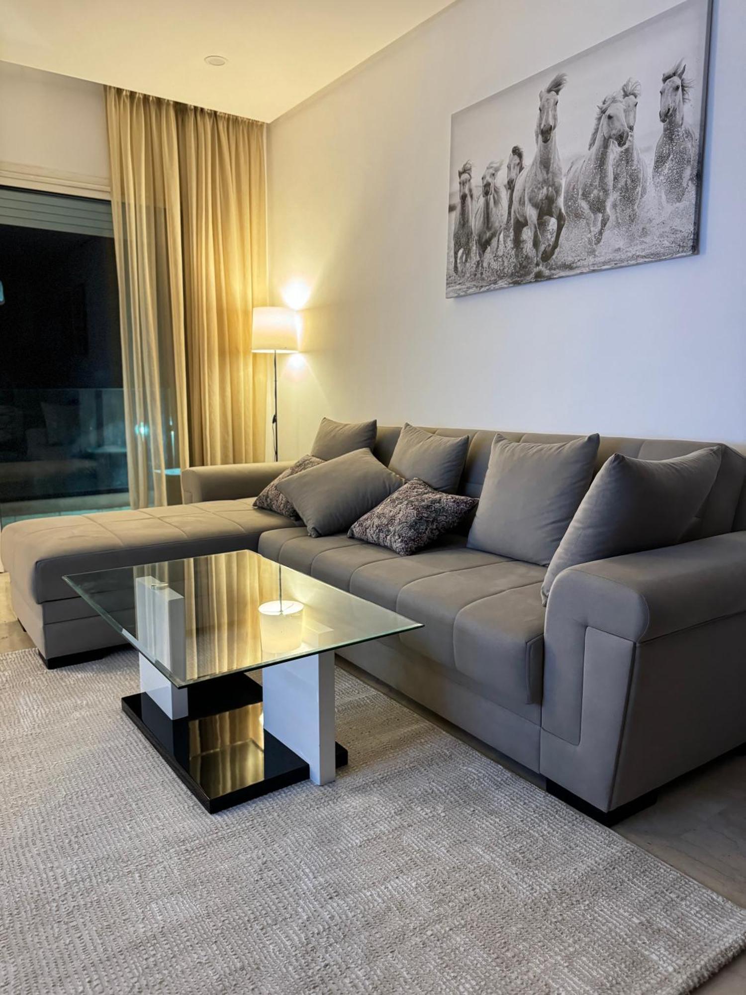 Apartamento Fresh Modern Flat With Spacious And Bathroom