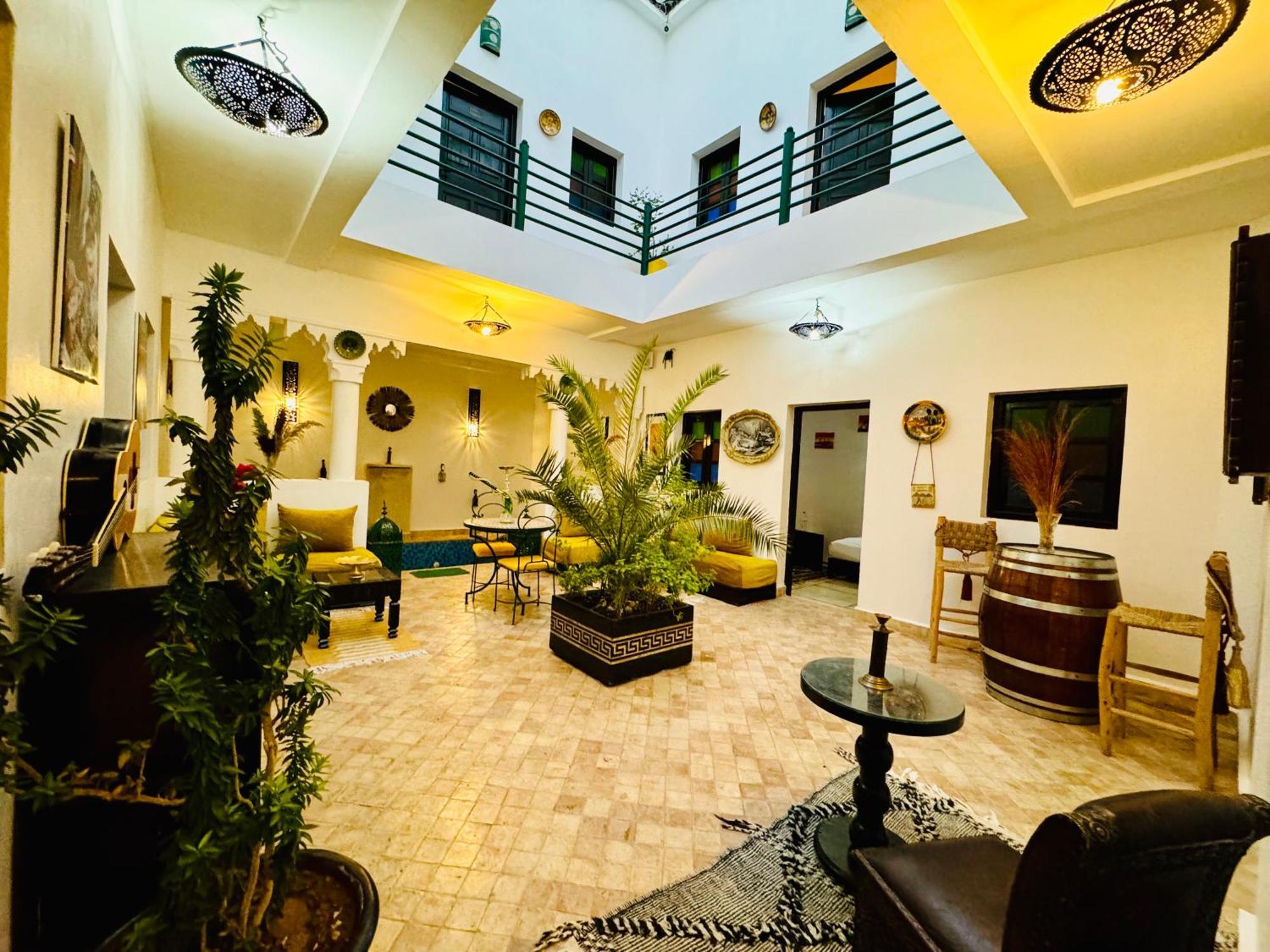 Iklil Riad *