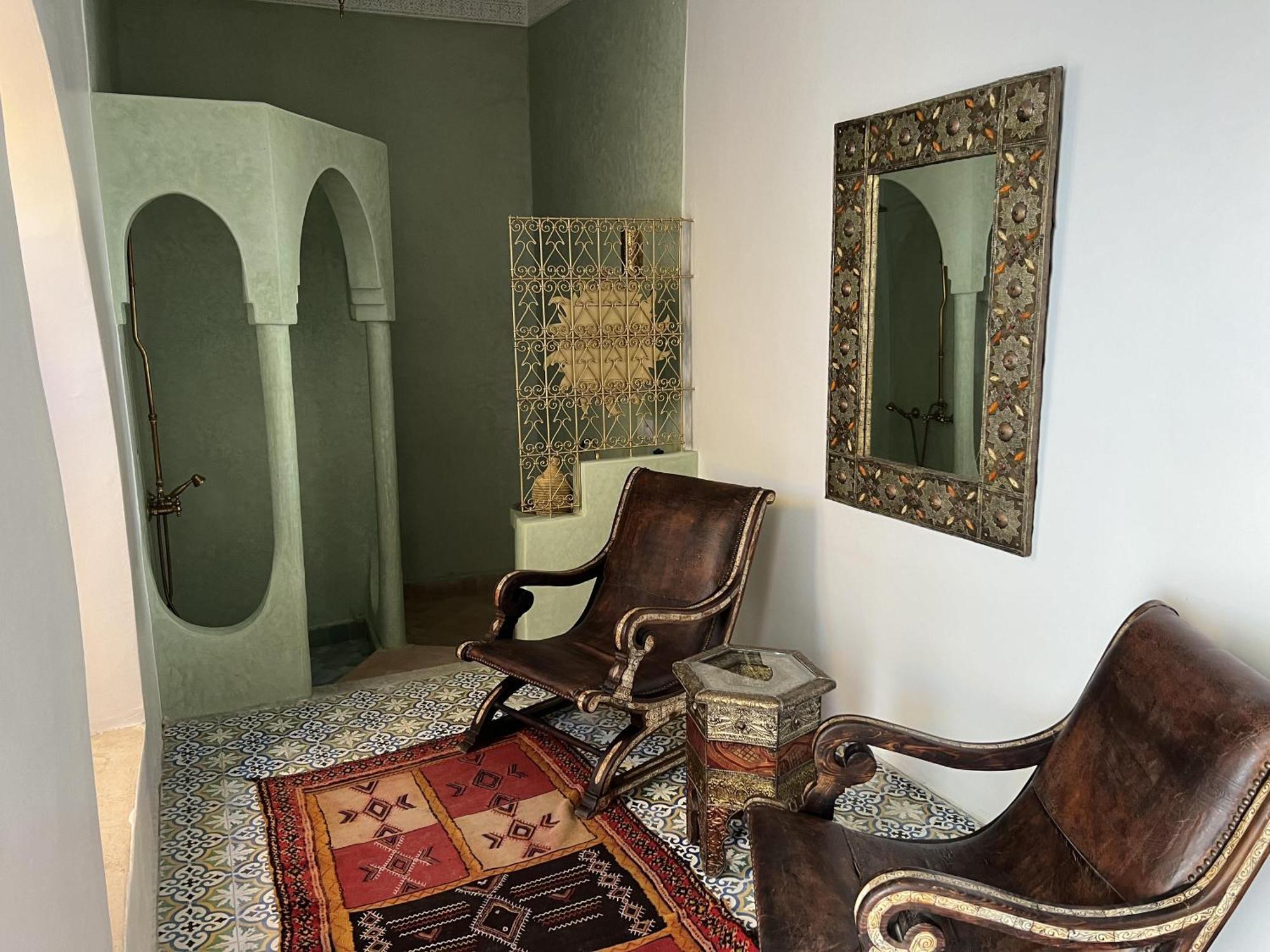 Villa Panthera, Medina