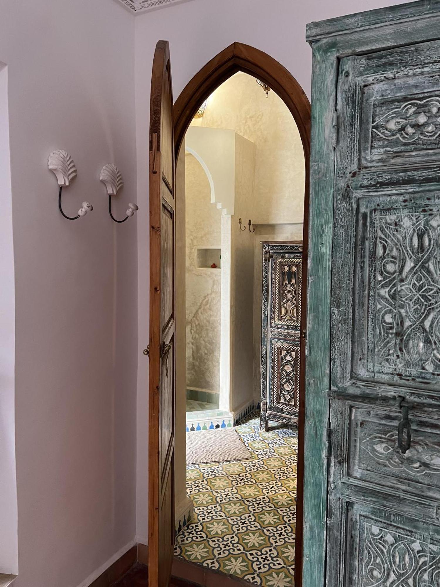 Villa Panthera, Medina *