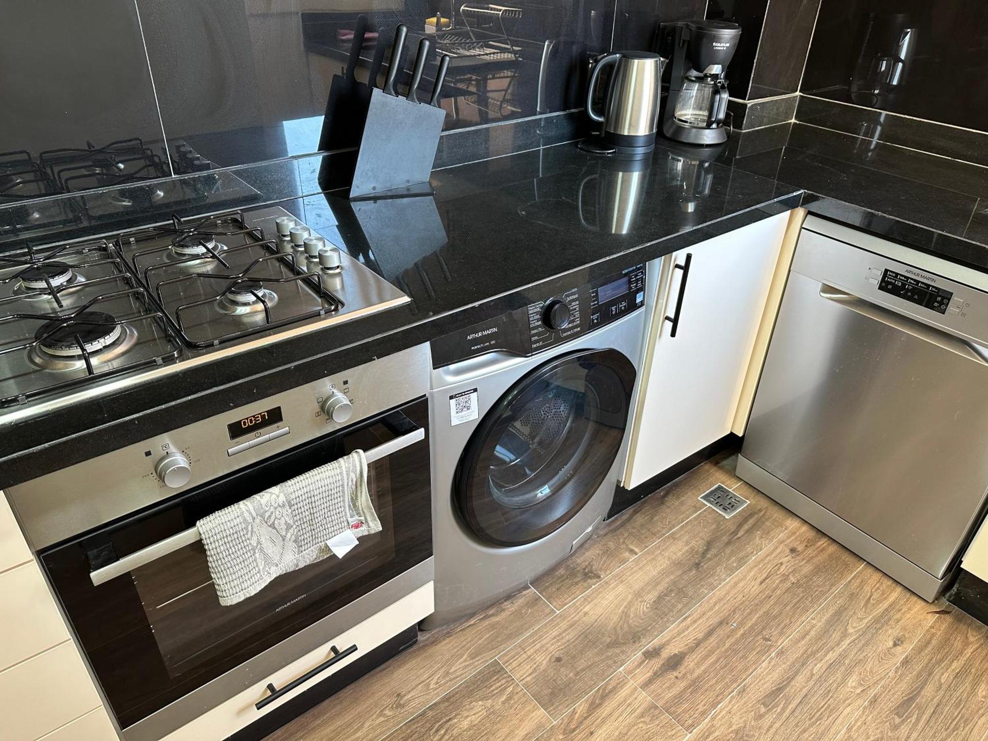 Appartement Gorgeous Newly Renovated Apt- Near Restaurant And Shopping Center