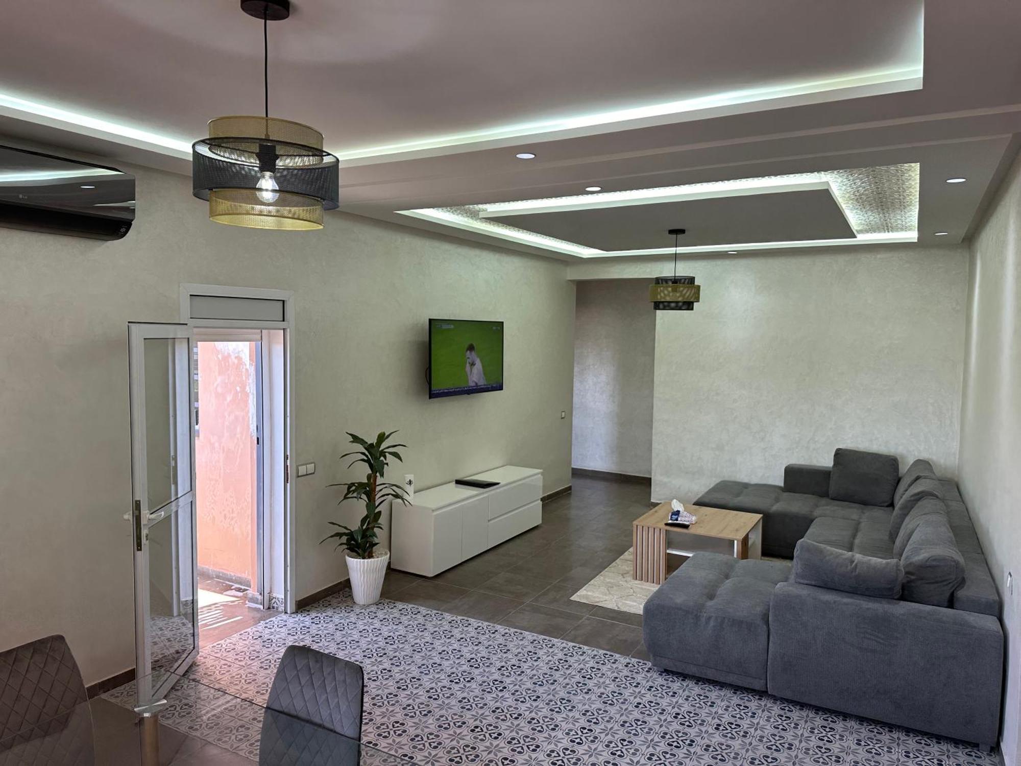Gorgeous Newly Renovated Apt- Near Restaurant And Shopping Center Appartement