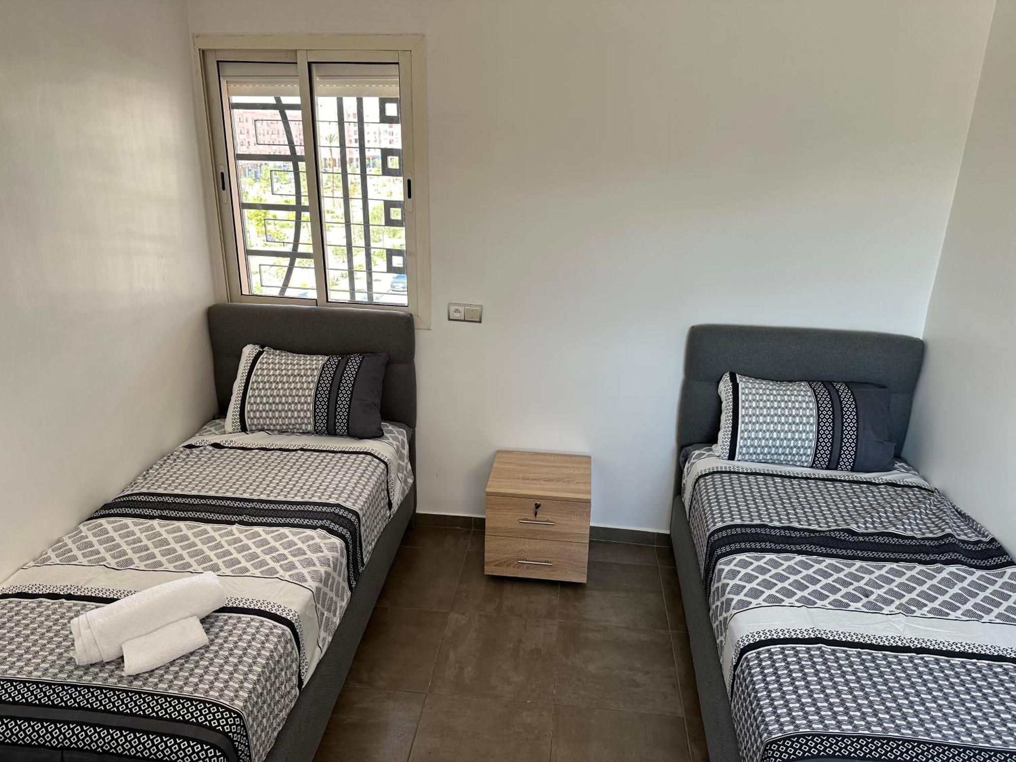 Gorgeous Newly Renovated Apt- Near Restaurant And Shopping Center Appartement