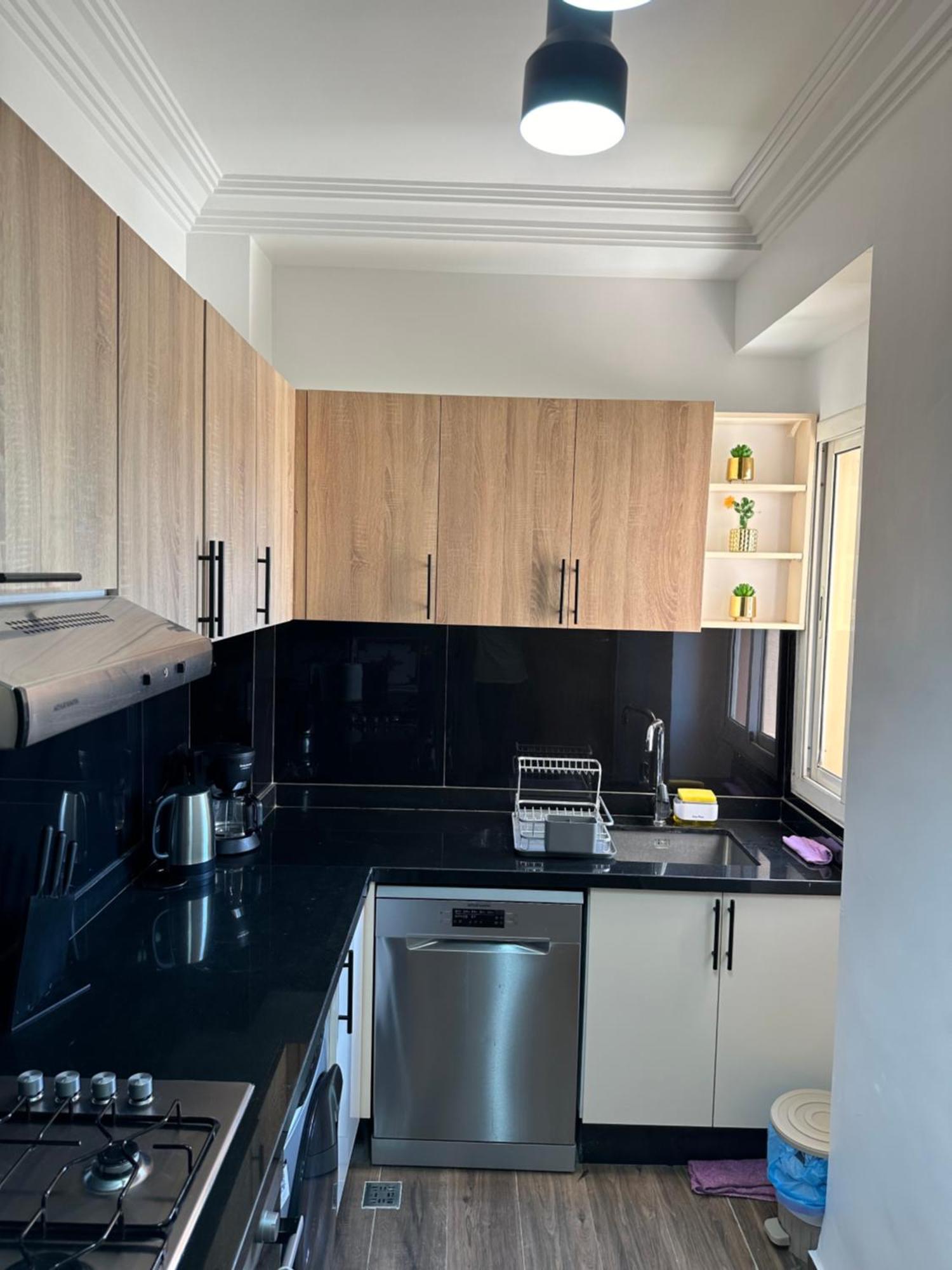 Gorgeous Newly Renovated Apt- Near Restaurant And Shopping Center Appartement