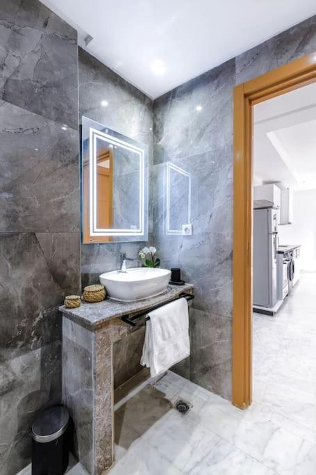 Fun-filled Luxury Center Appartement