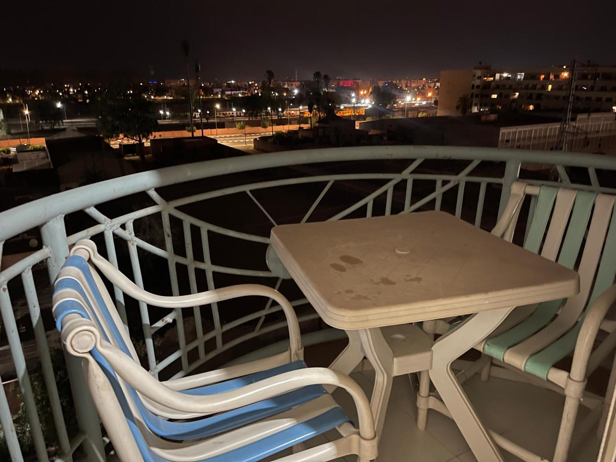 30 Au 5 Eme Etage Avec Balcon Apartamento