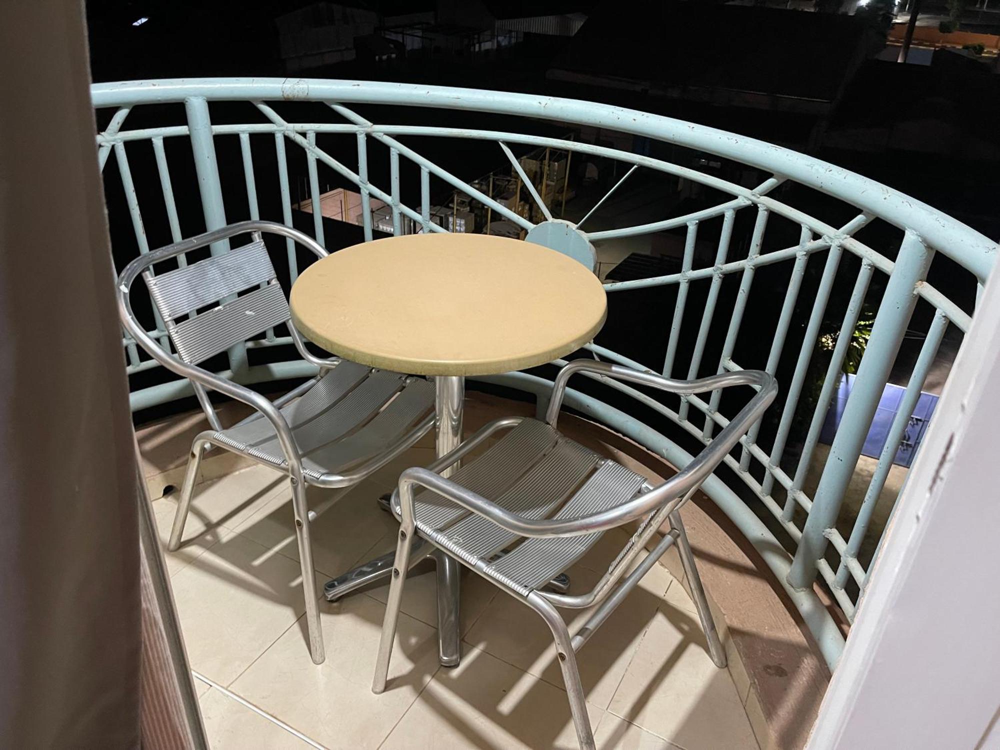 26 Au 4eme Etage Avec Balcon Appartement