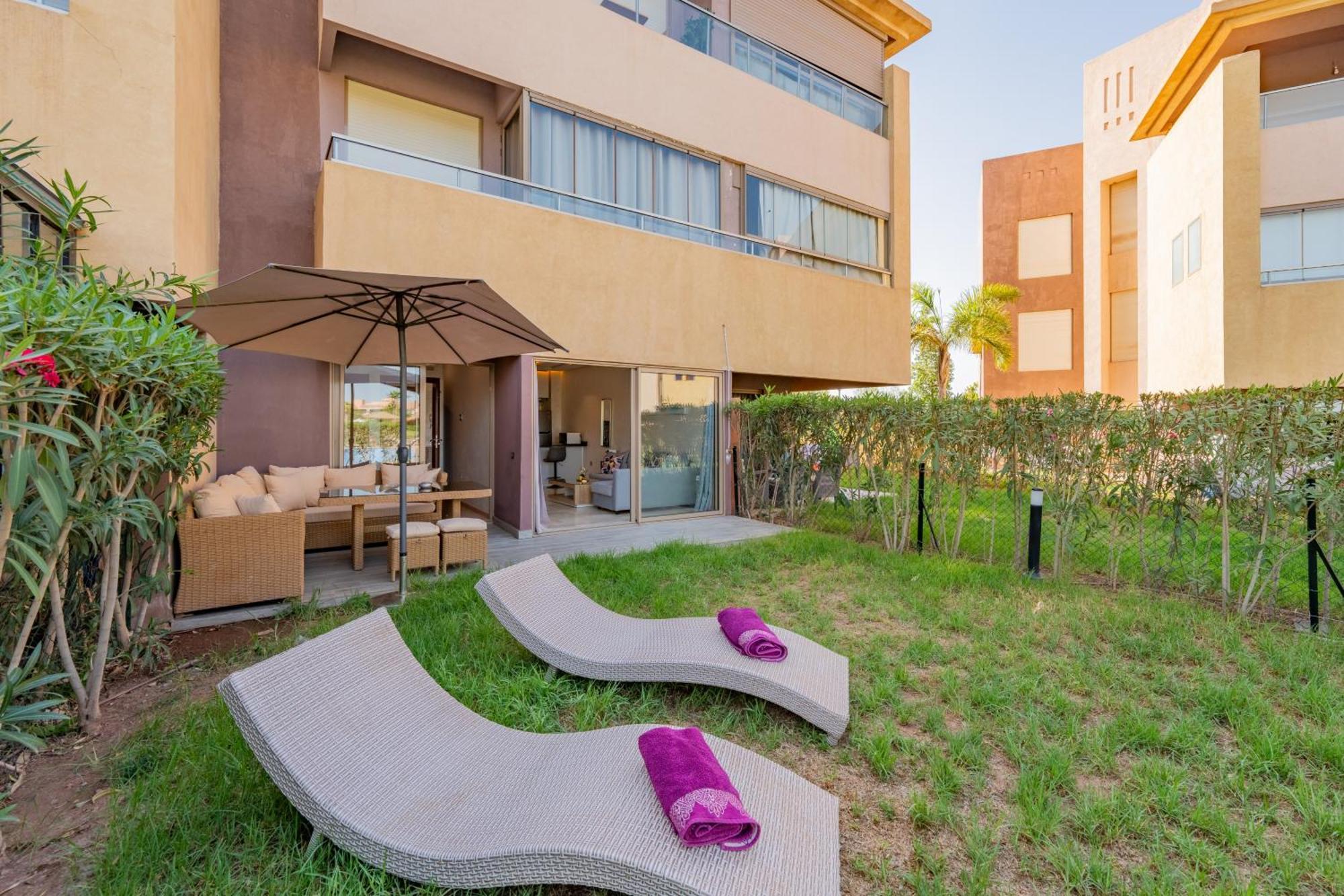Relax Front Of Pool - Golf- Fiber Optic Marrakesh